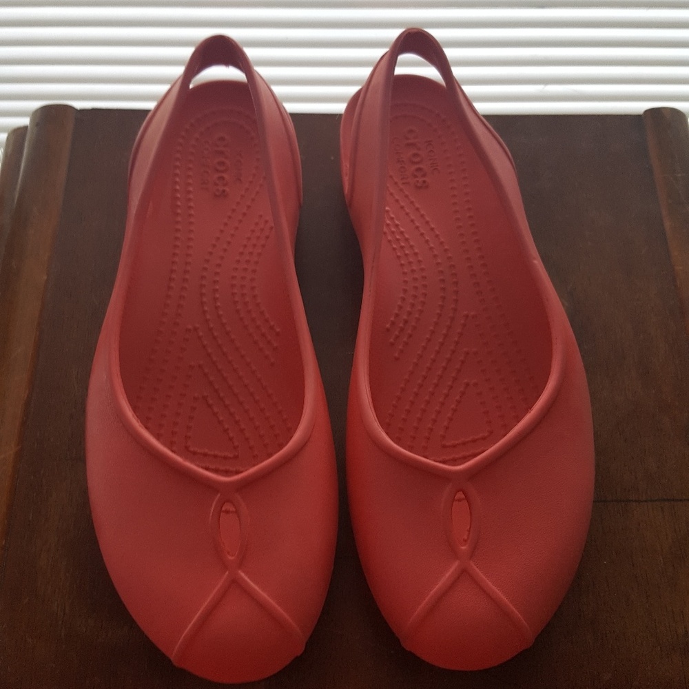 Crocs pink flats! 8 W Comfy & Cute!!!